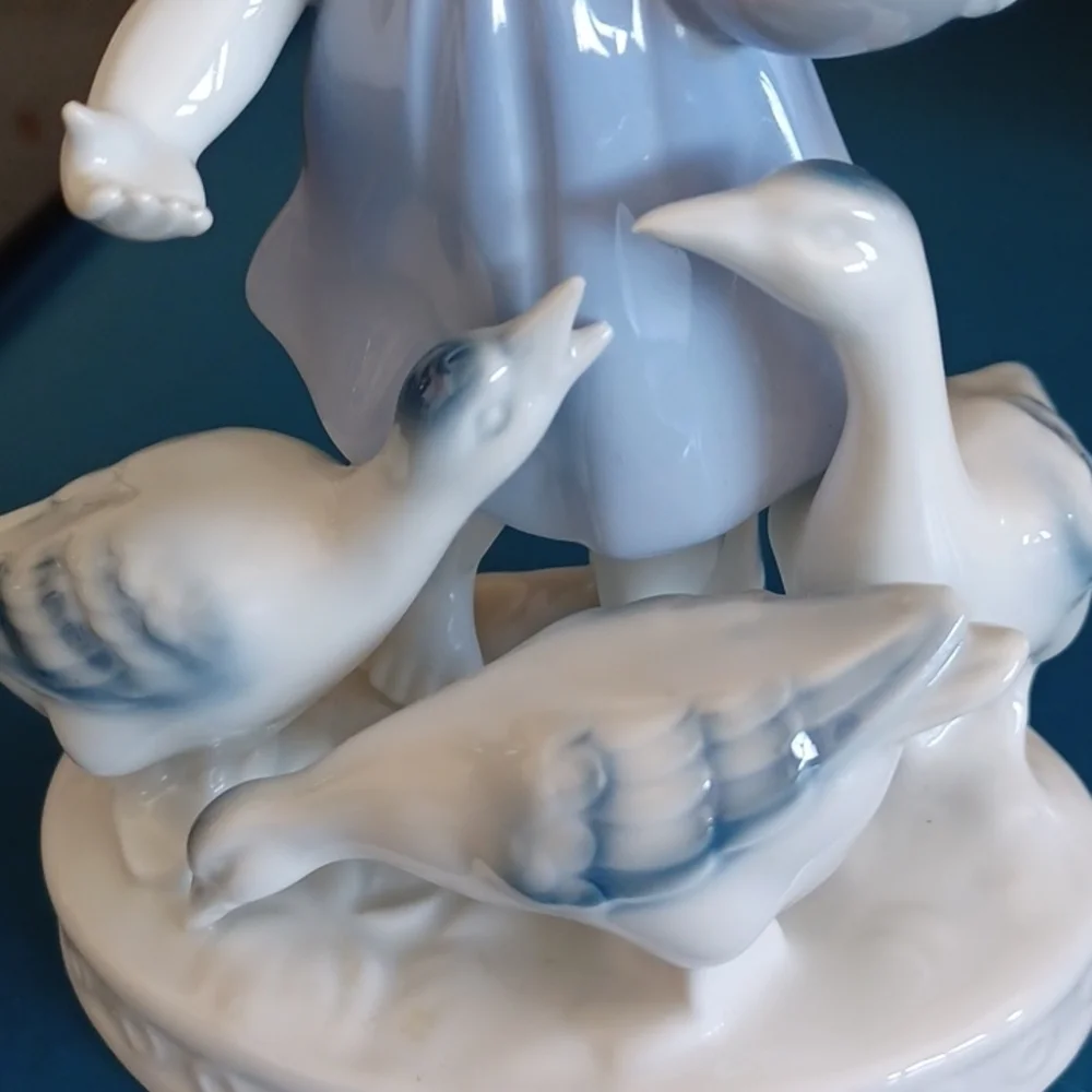 Gerold Vintage Girl Feeding Geese, perfect condition